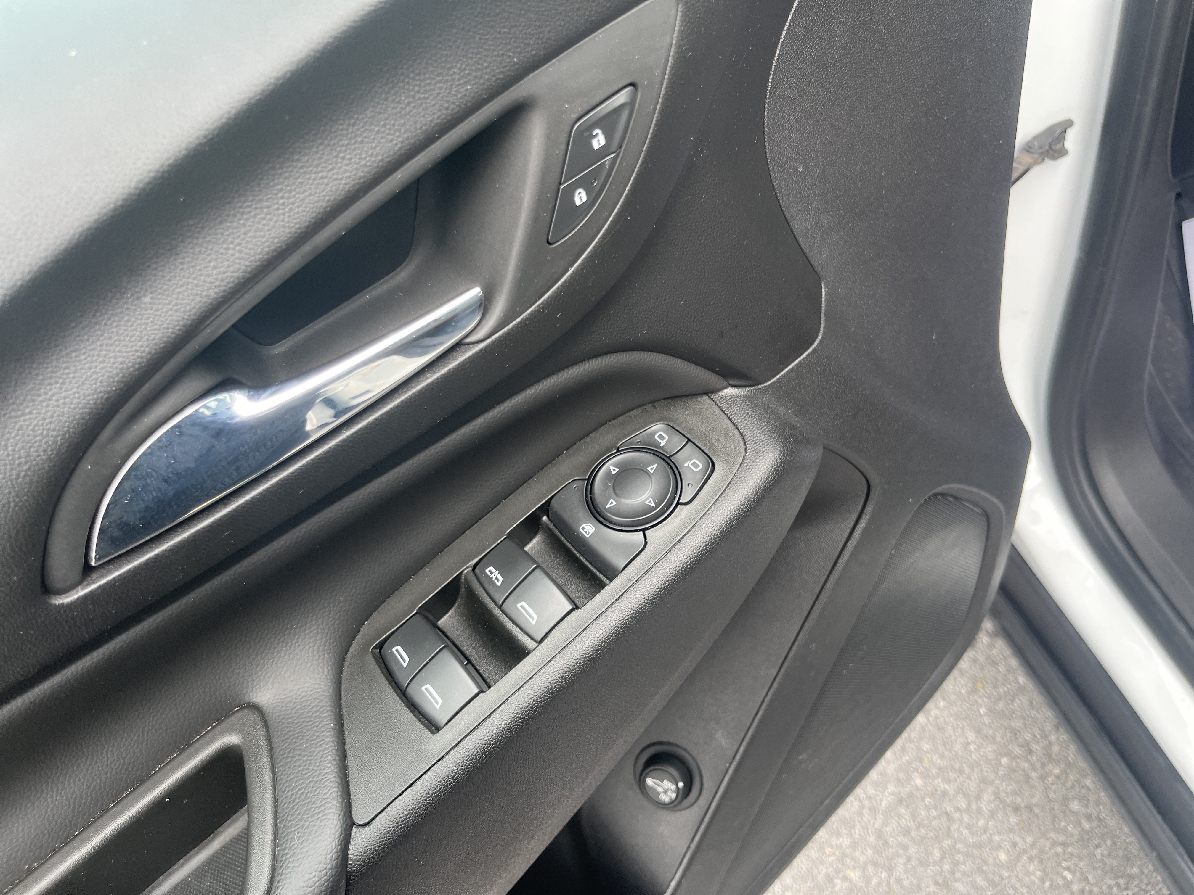 Used 2024 Chevrolet Equinox LT w/ LPO, Floor Liner Package AWD/4WD image 18