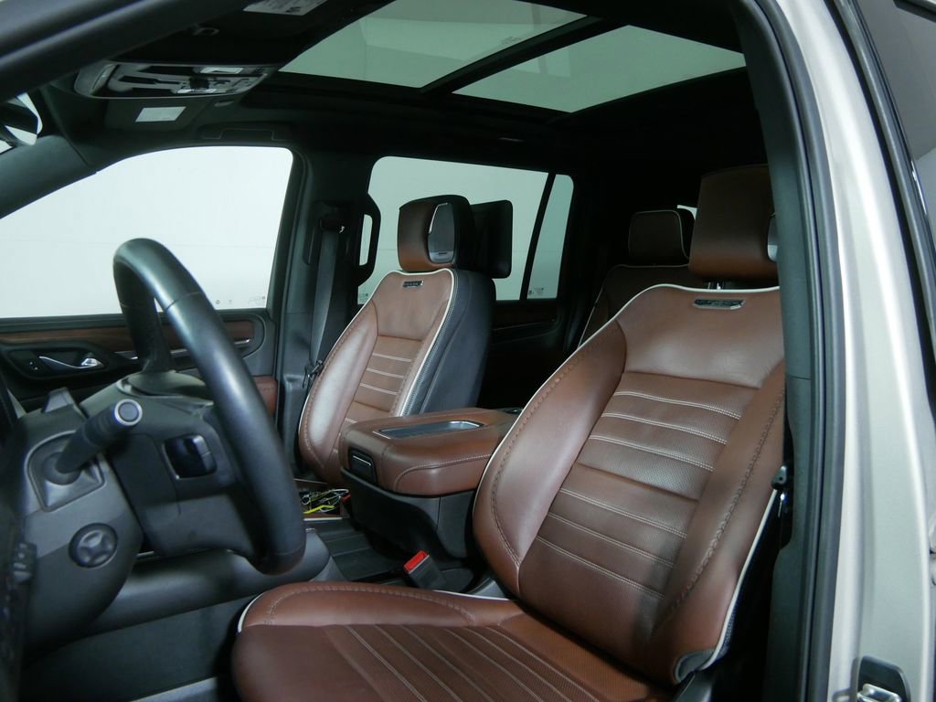 Used 2023 GMC Yukon XL Denali Ultimate AWD/4WD image 12