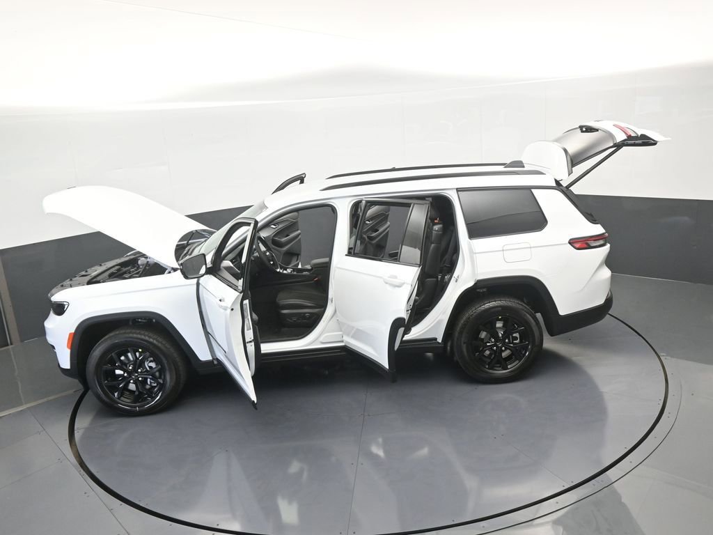 Used 2025 Jeep Grand Cherokee L Laredo image 57