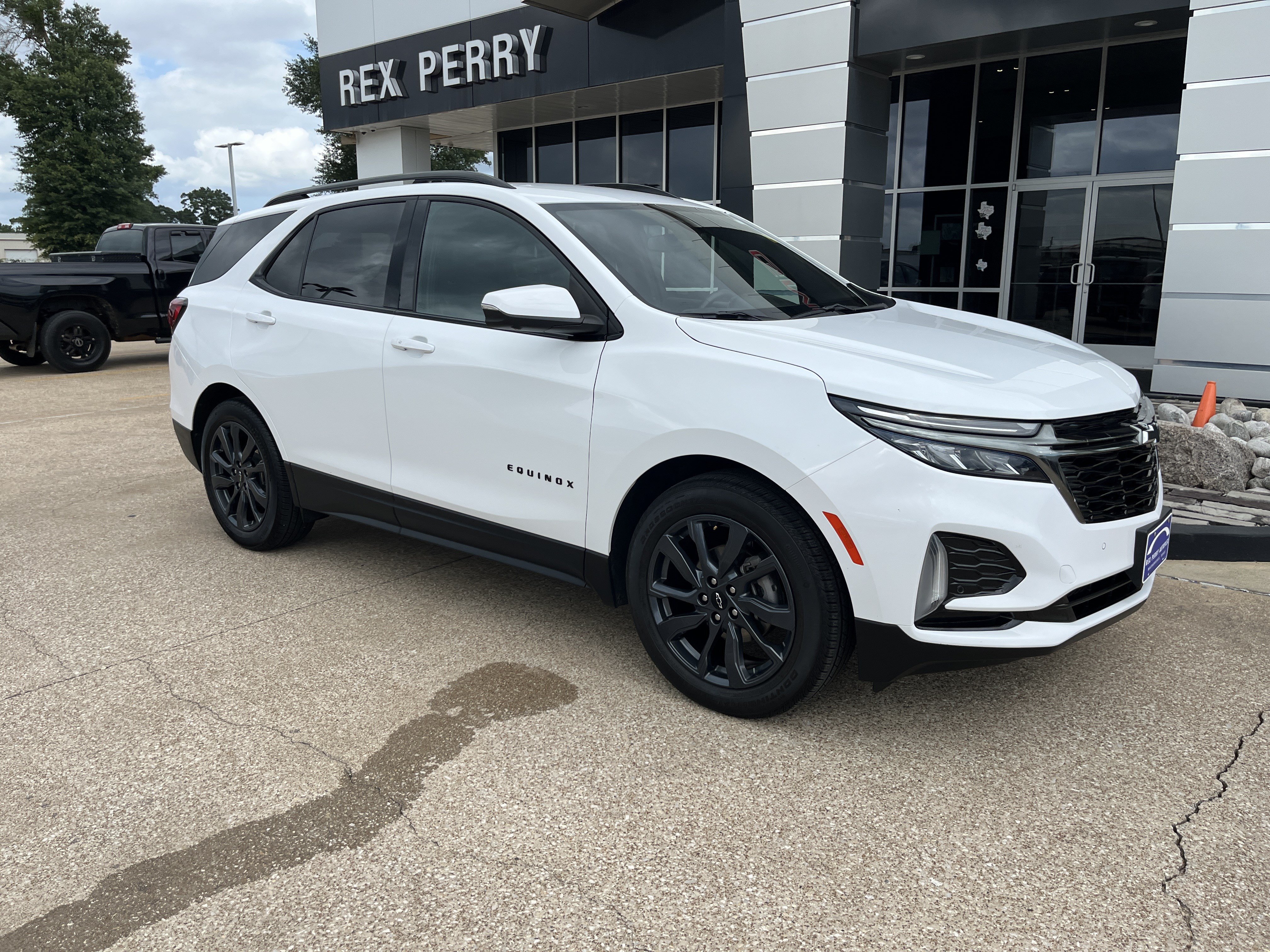 Used 2022 Chevrolet Equinox RS w/ RS Leather Package FWD image 2