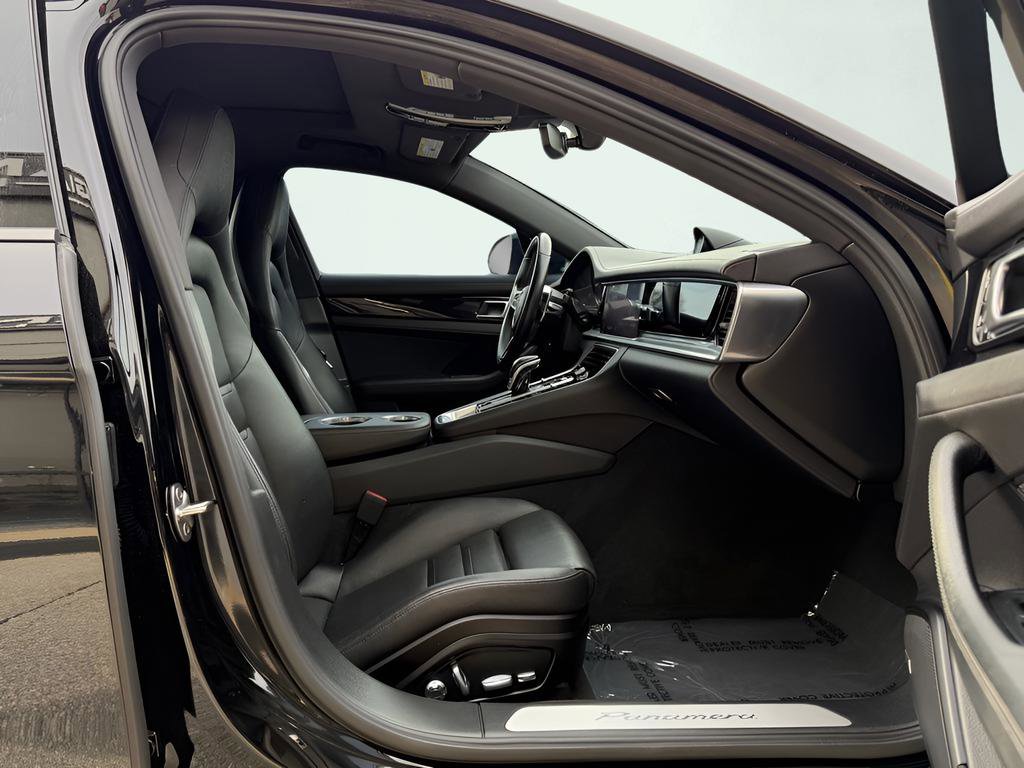 Used 2019 Porsche Panamera 4 image 32
