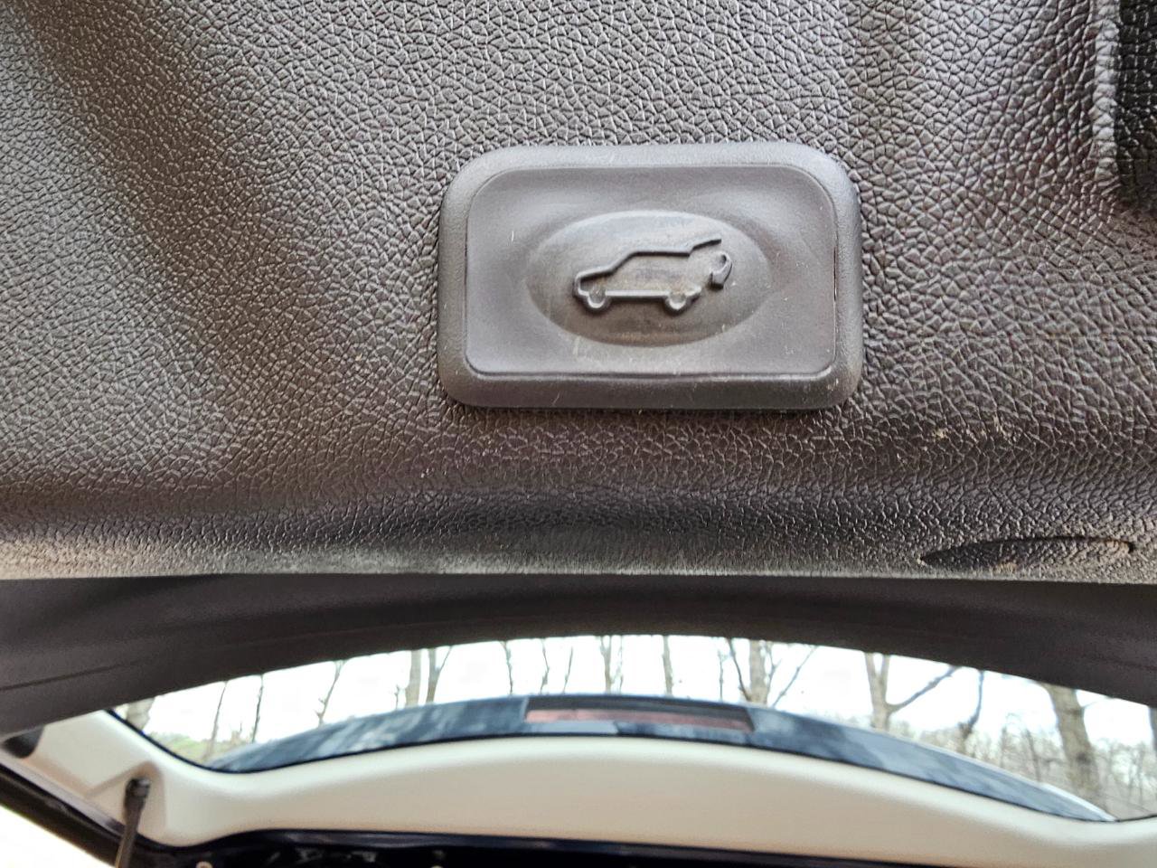 Used 2012 GMC Acadia SLE image 22