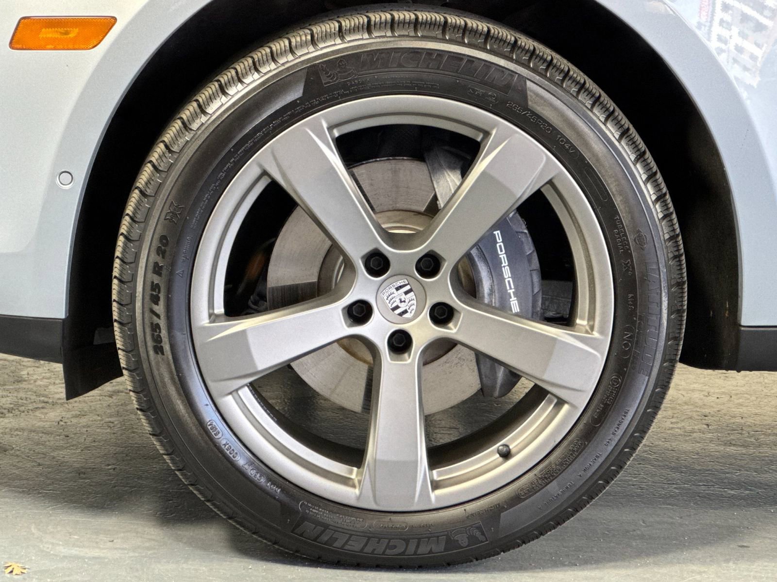 Certified 2025 Porsche Macan image 32