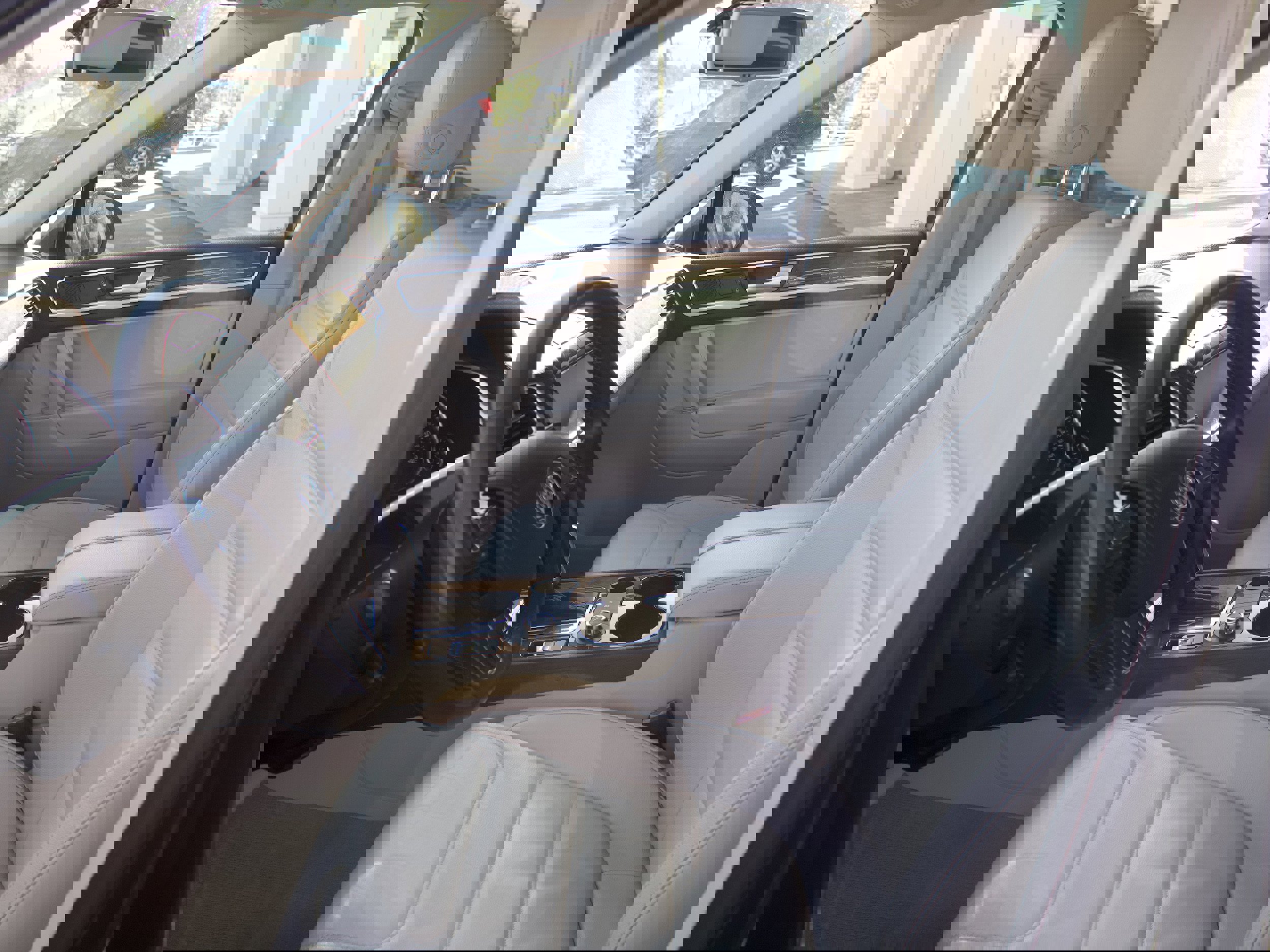 Used 2012 Volkswagen Touareg TDI image 11