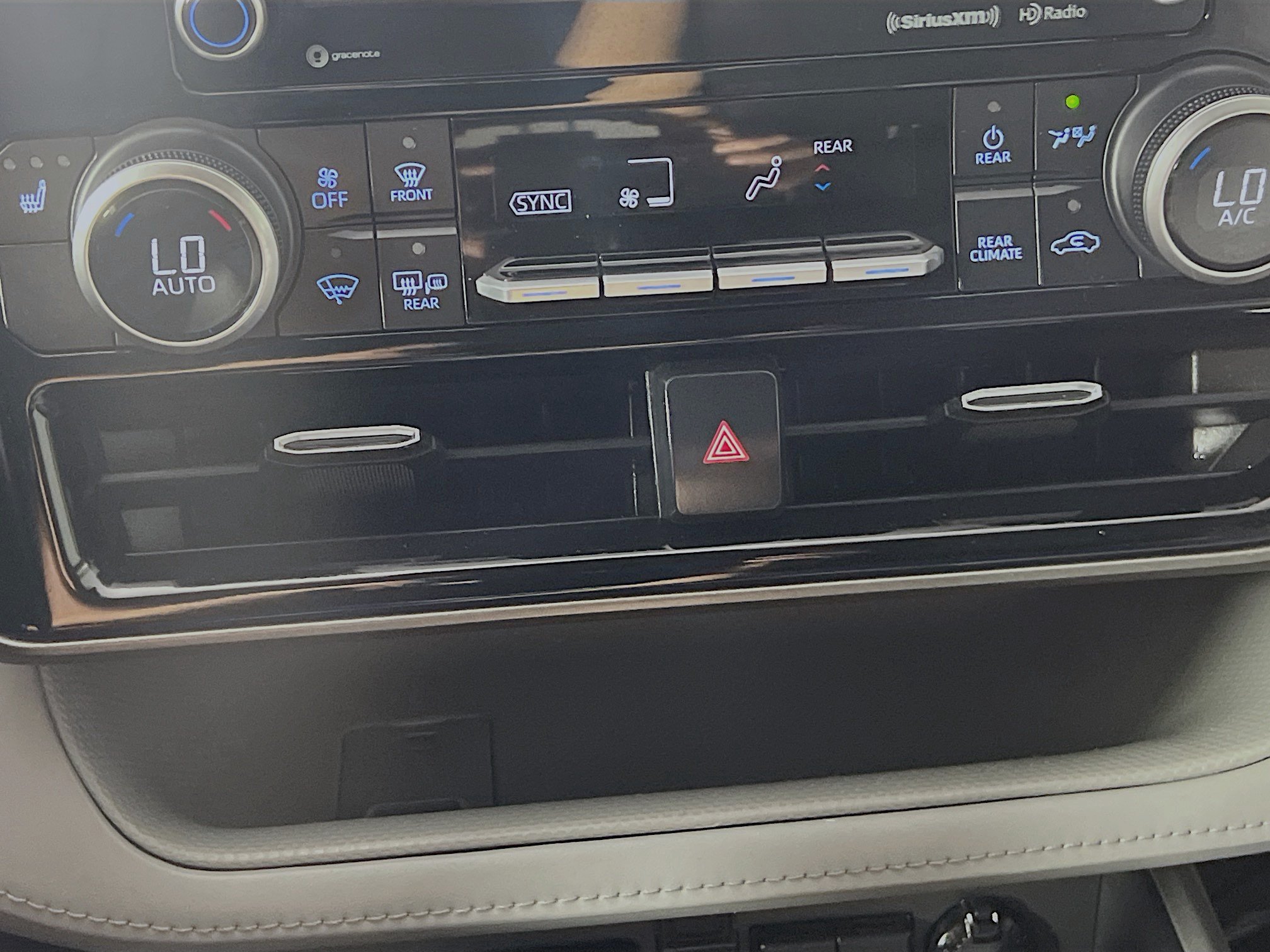 Used 2021 Toyota Highlander XLE FWD image 26