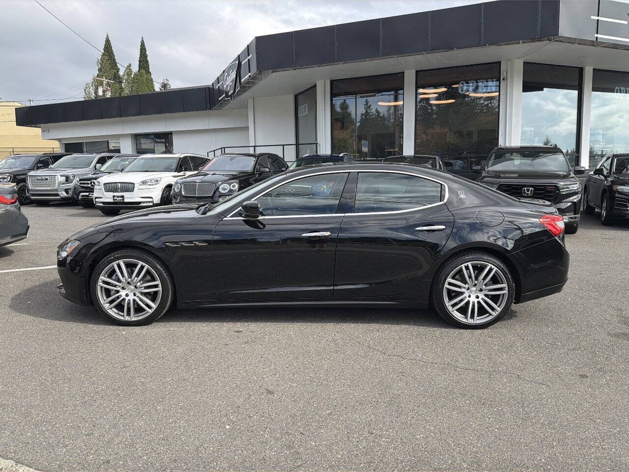 Used 2015 Maserati Ghibli S Q4 AWD/4WD image 2