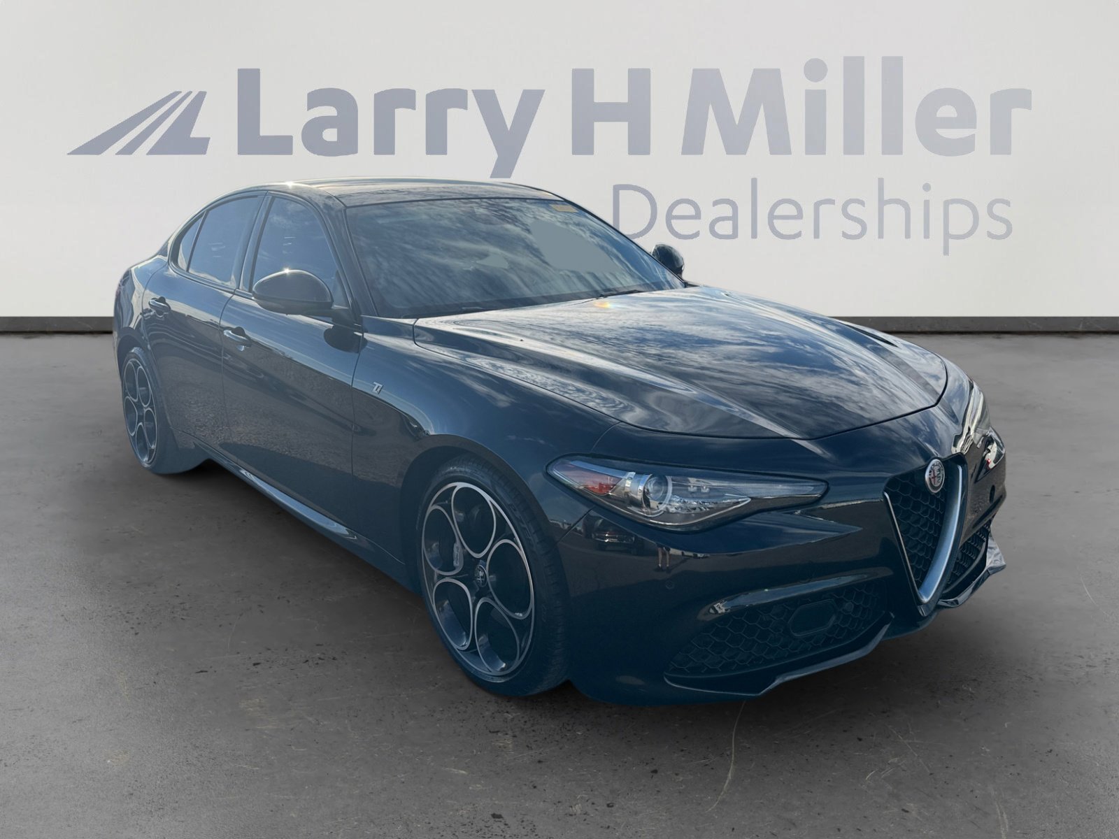 Used 2022 Alfa Romeo Giulia Ti image 7