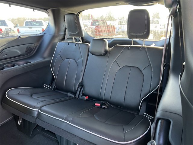 New 2026 Chrysler Pacifica Limited w/ Uconnect Theater Family Group image 7