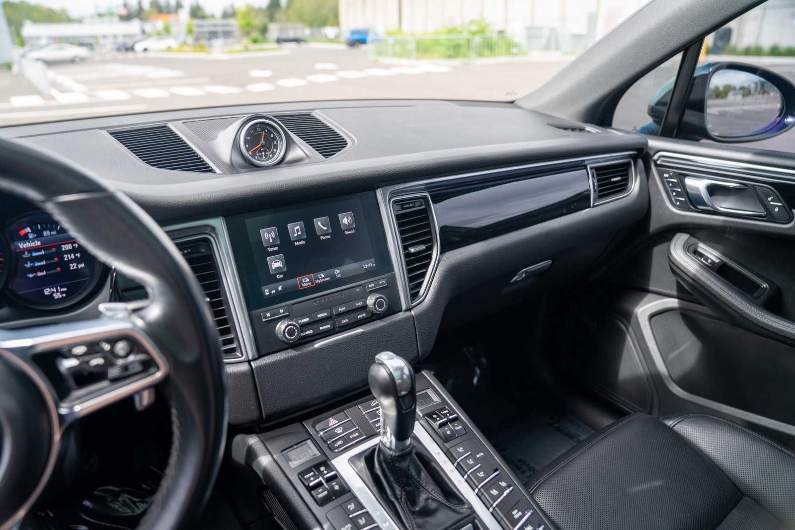 Certified 2018 Porsche Macan AWD/4WD image 15