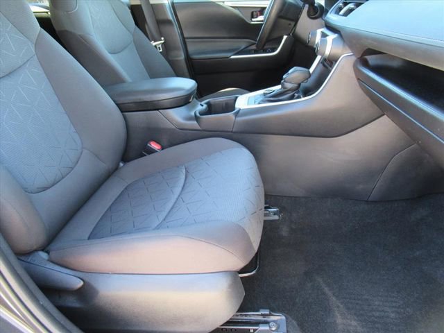 Used 2022 Toyota RAV4 XLE image 11