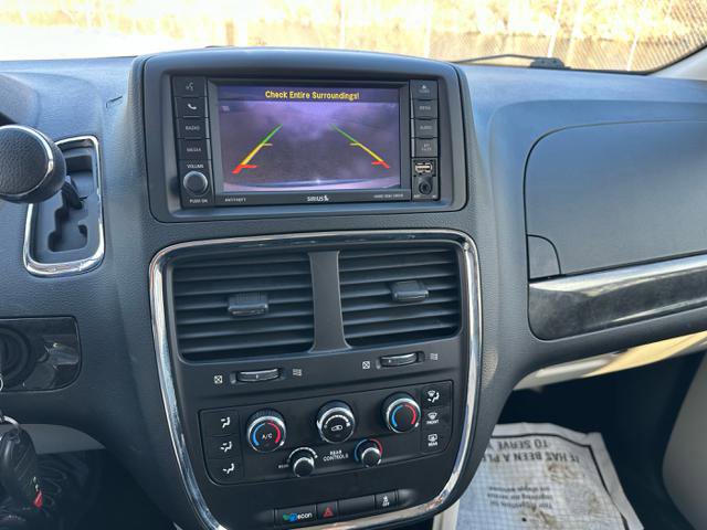 Used 2018 Dodge Grand Caravan SE w/ UConnect Hands-Free Group image 23