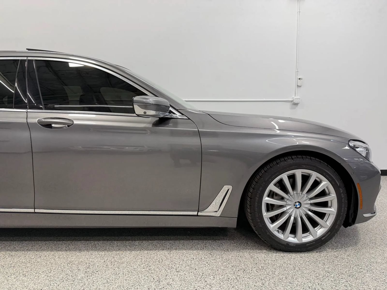 Used 2017 BMW 740i xDrive AWD/4WD image 14
