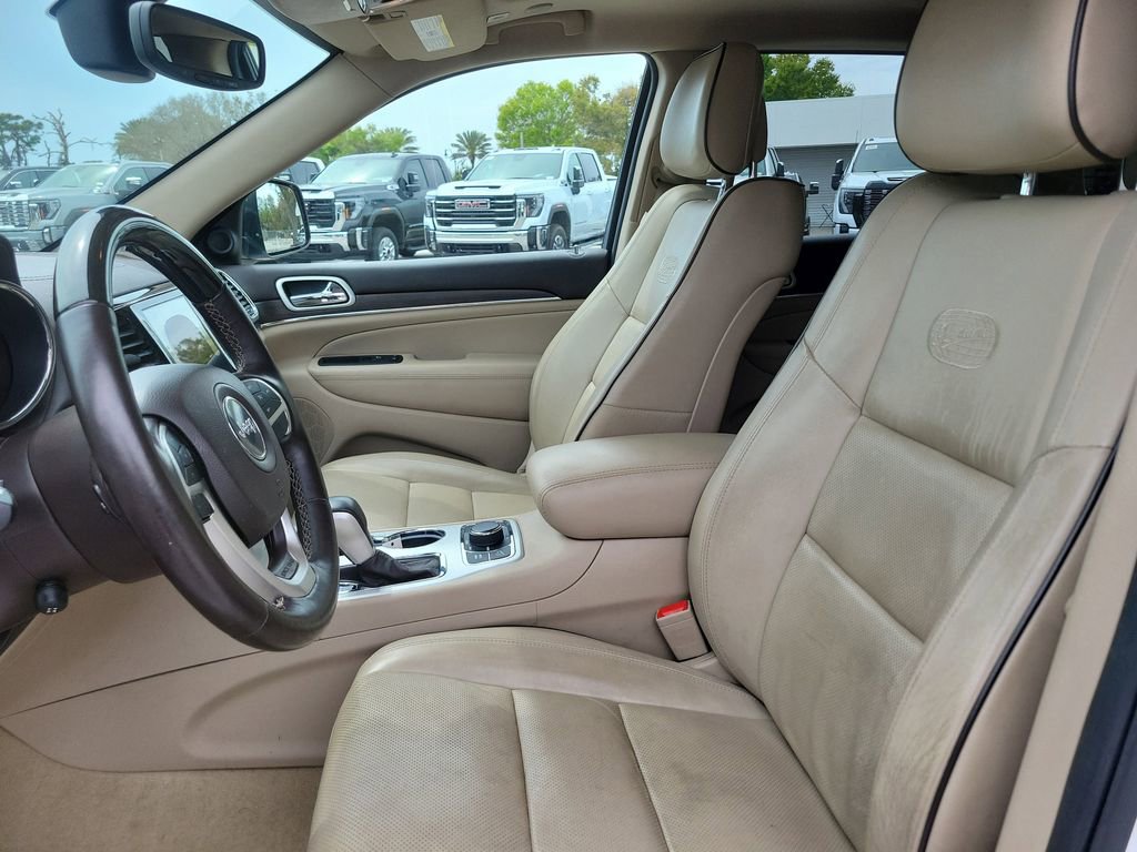 Used 2020 Jeep Grand Cherokee Overland w/ Interior Metal Package AWD/4WD image 22