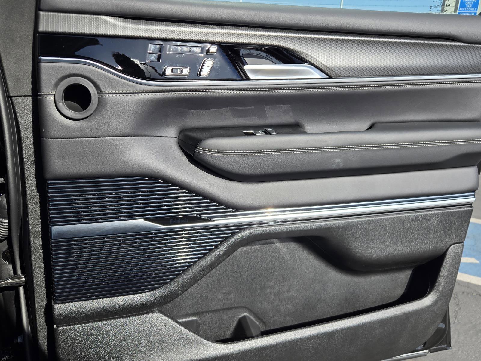 New 2026 Jeep Grand Wagoneer Summit w/ Premium Group III image 35