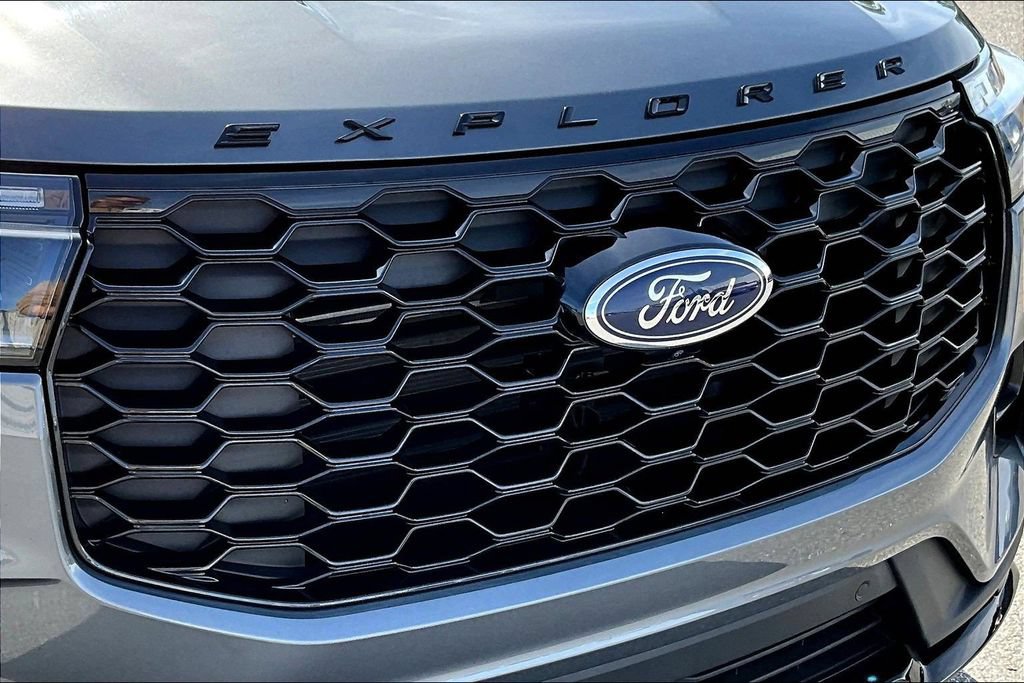 Used 2025 Ford Explorer ST-Line w/ Premium Package RWD image 34