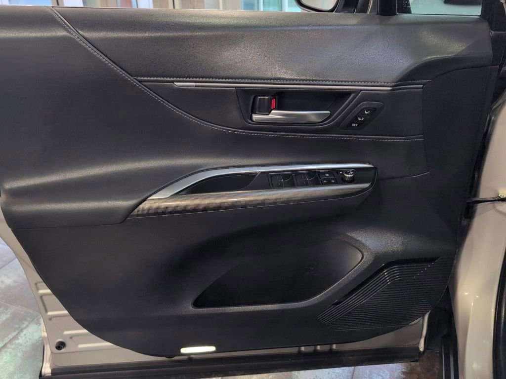 Certified 2023 Toyota Venza Limited image 21
