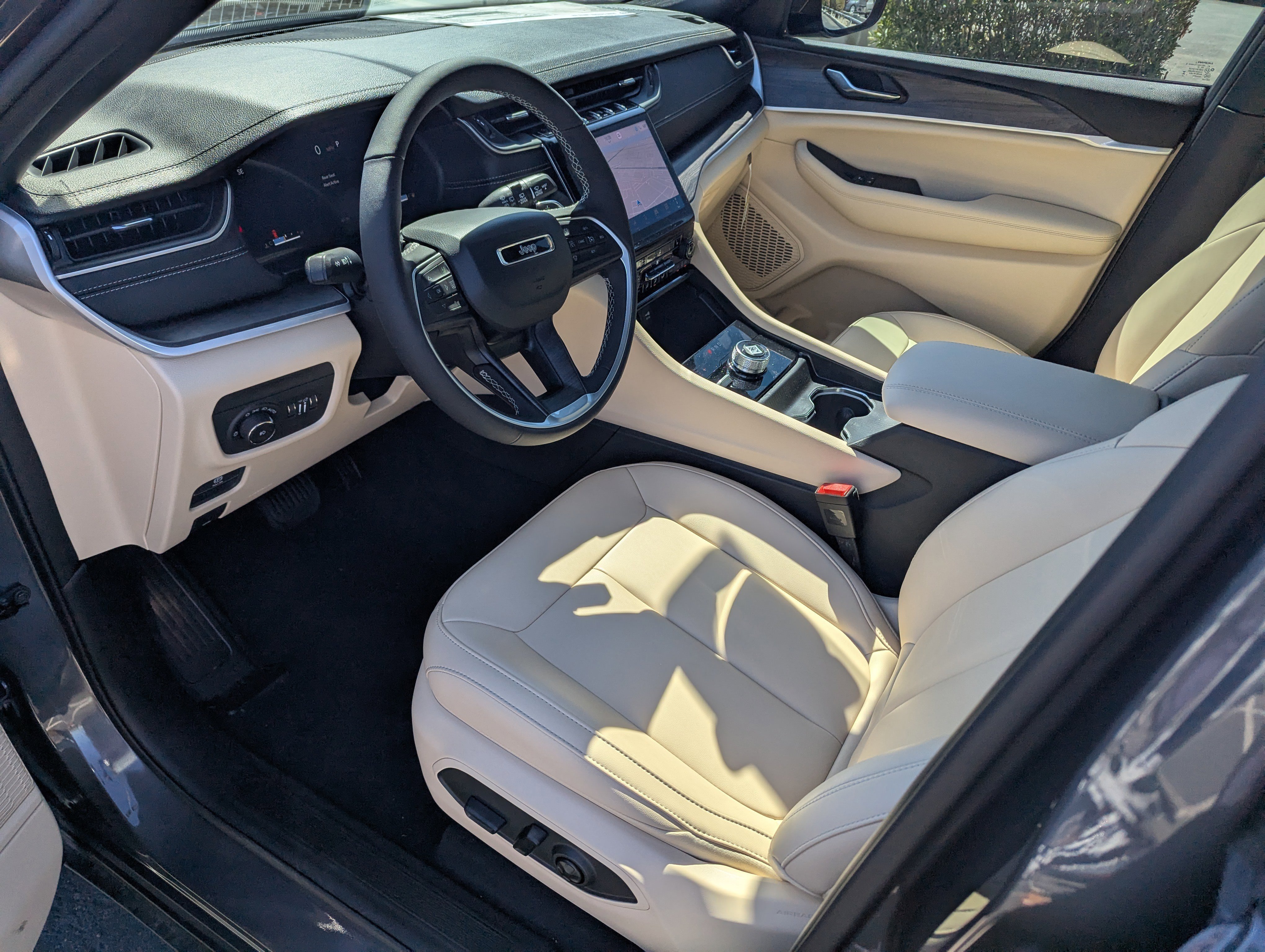 New 2025 Jeep Grand Cherokee Limited w/ Trailer Tow Package image 9