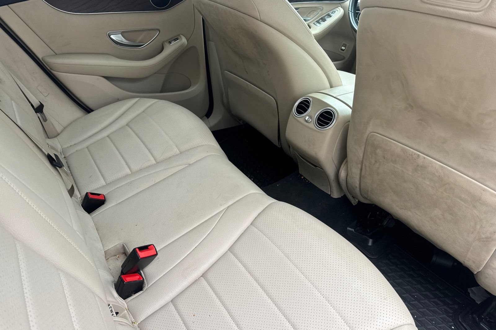 Used 2019 Mercedes-Benz GLC 300 4MATIC image 18