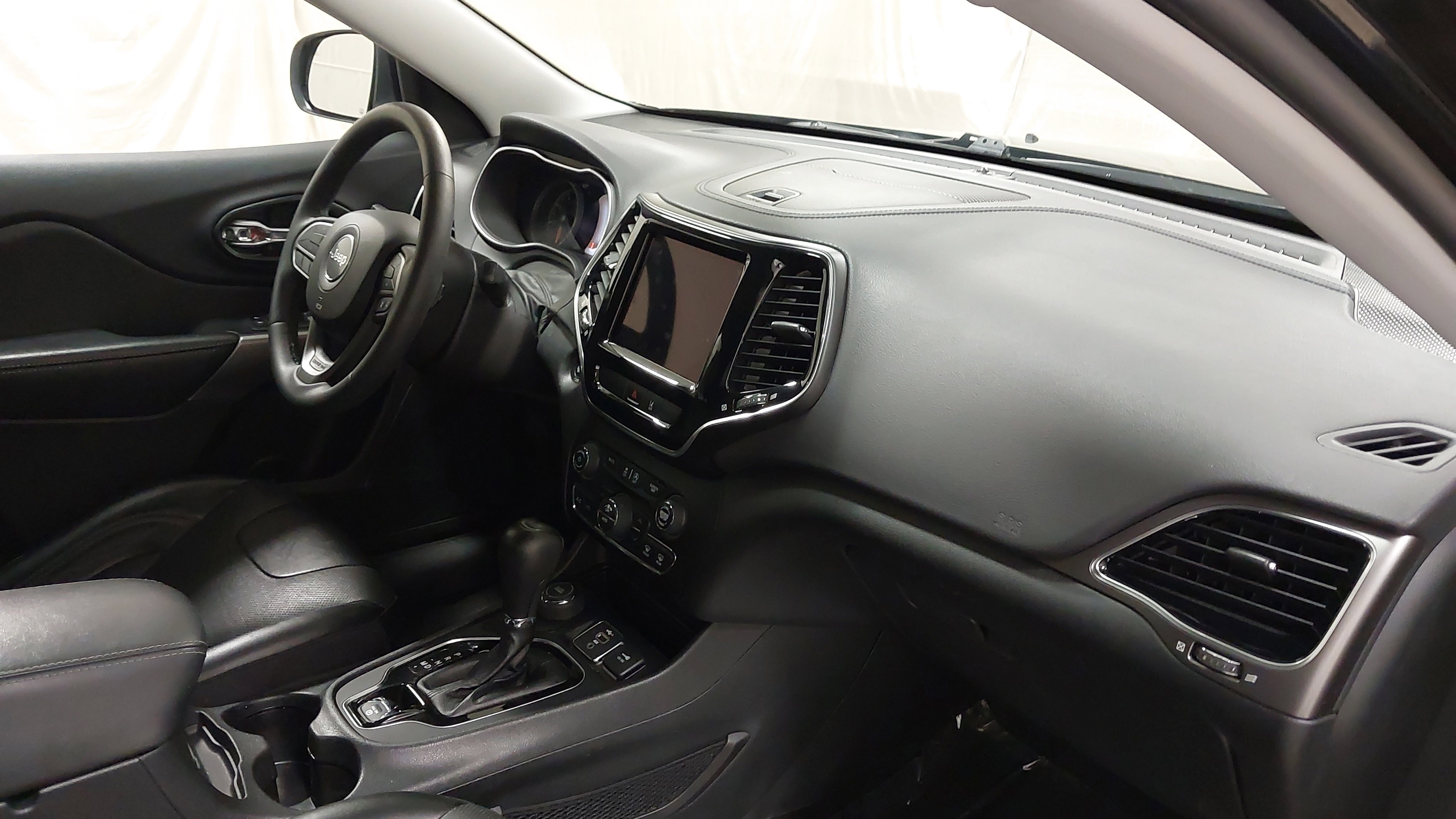 Used 2022 Jeep Cherokee Limited image 29