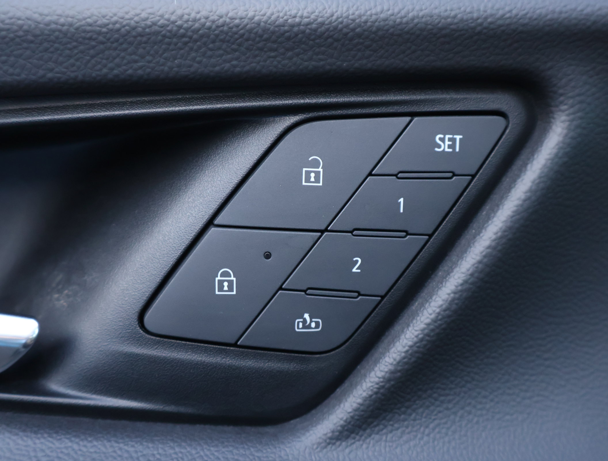 Certified 2025 Chevrolet Equinox ACTIV w/ Safety and Technology Package FWD image 9