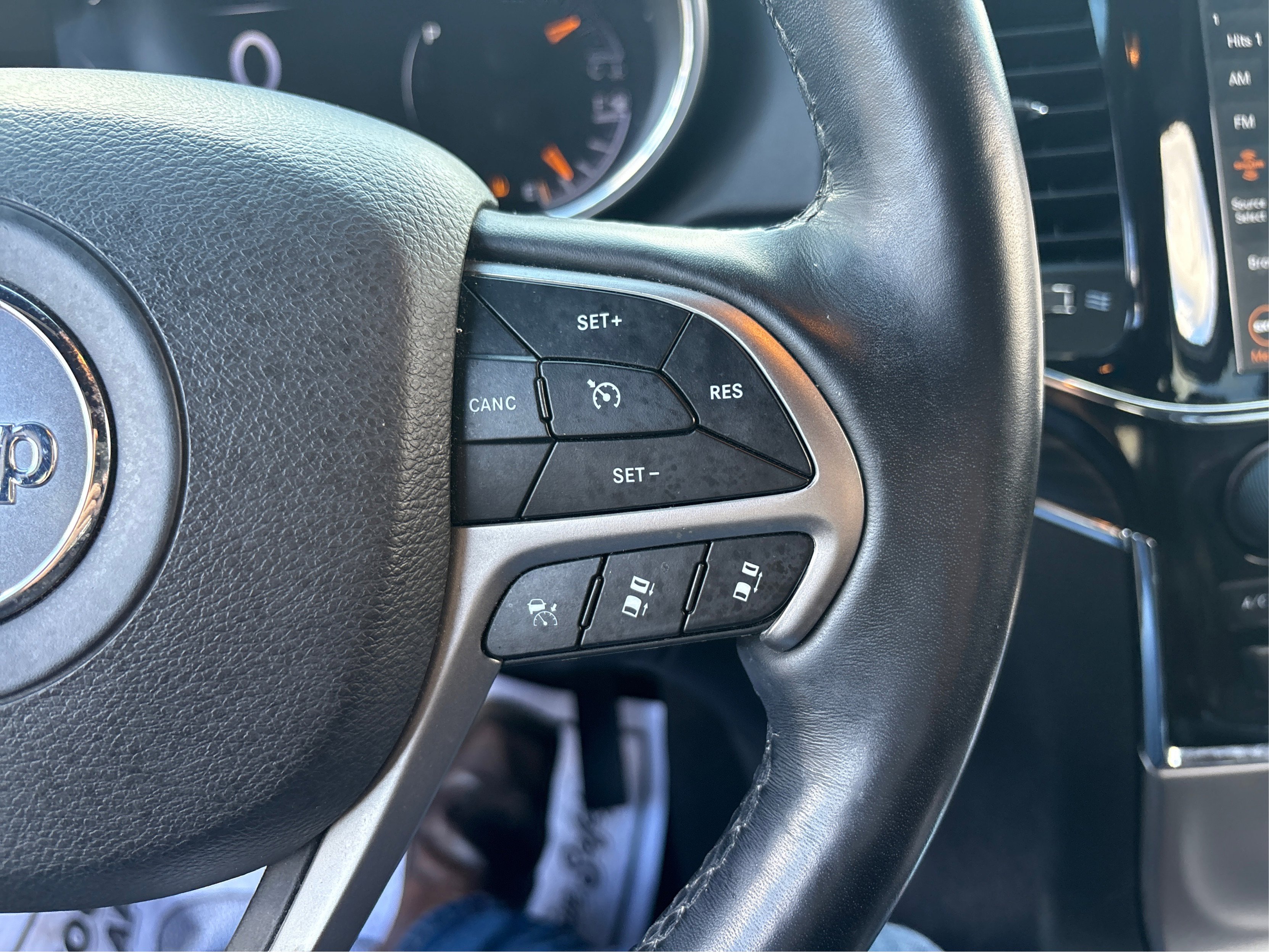 Used 2021 Jeep Grand Cherokee Limited w/ Luxury Group II image 24