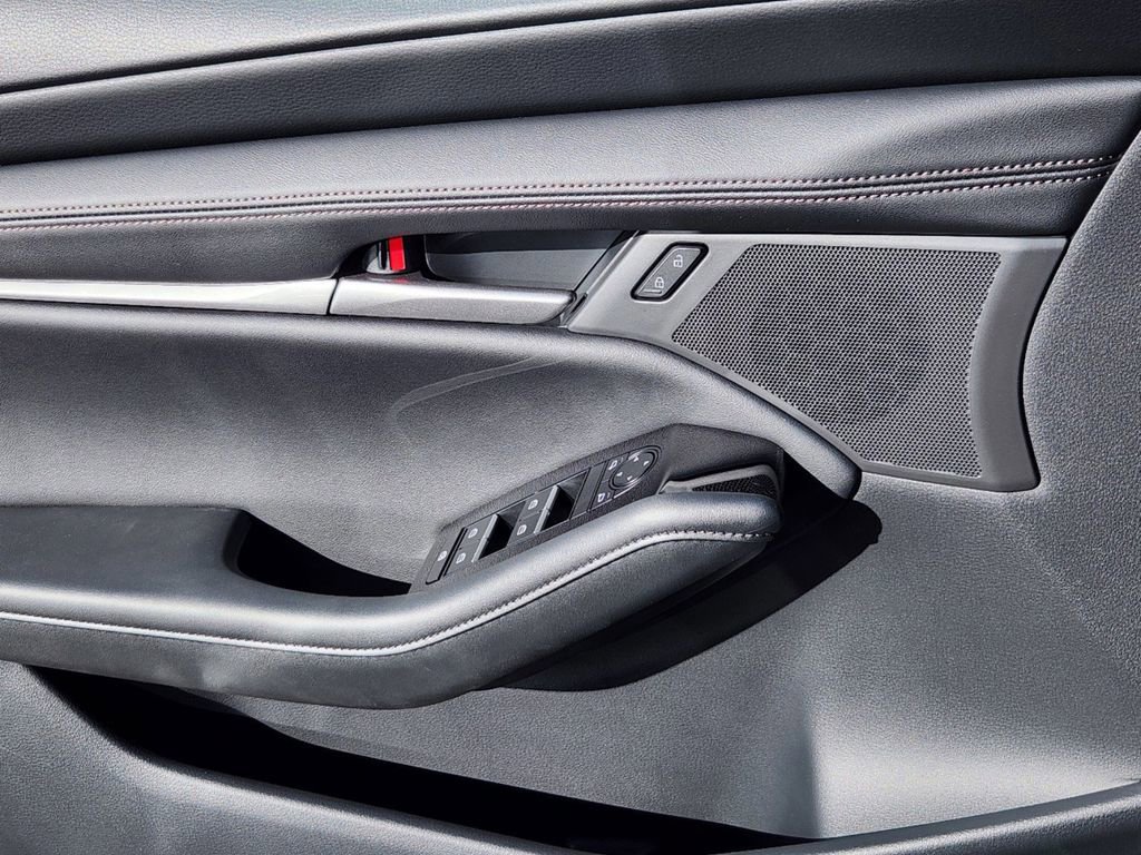 Certified 2025 MAZDA MAZDA3 s Sport image 3