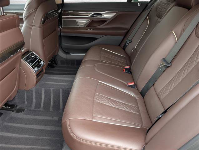 Used 2022 BMW 750i xDrive AWD/4WD image 21