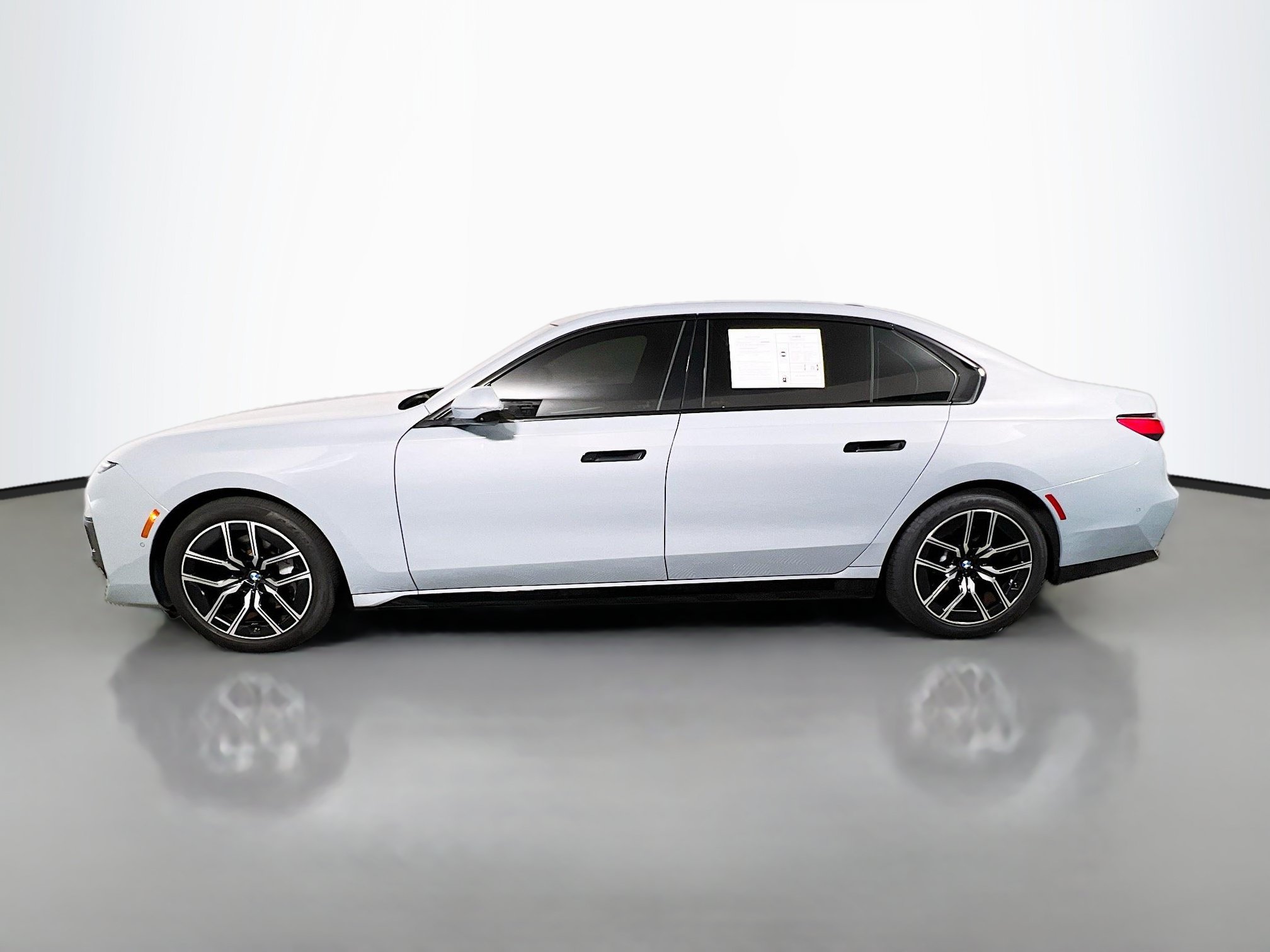 Used 2024 BMW 740i RWD image 9