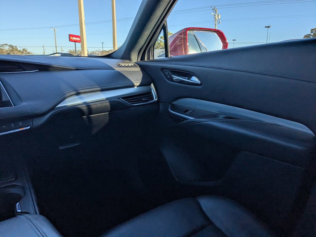 Used 2021 Cadillac XT4 Premium Luxury FWD image 16