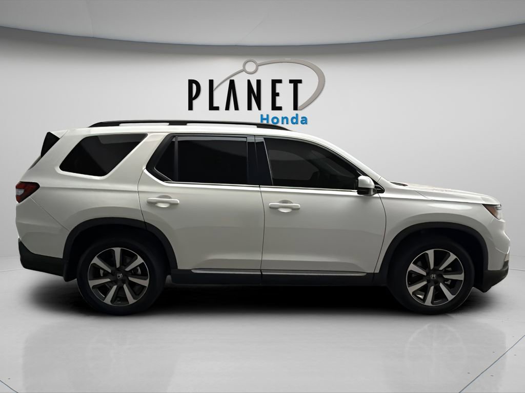 Certified 2023 Honda Pilot Touring image 3