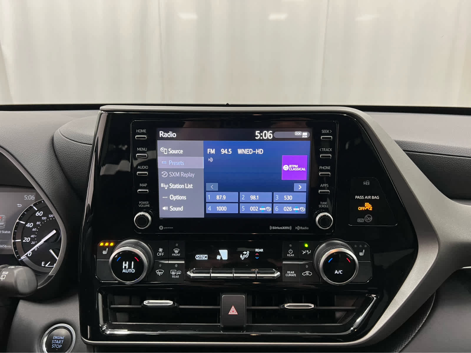 Used 2021 Toyota Highlander XLE image 23