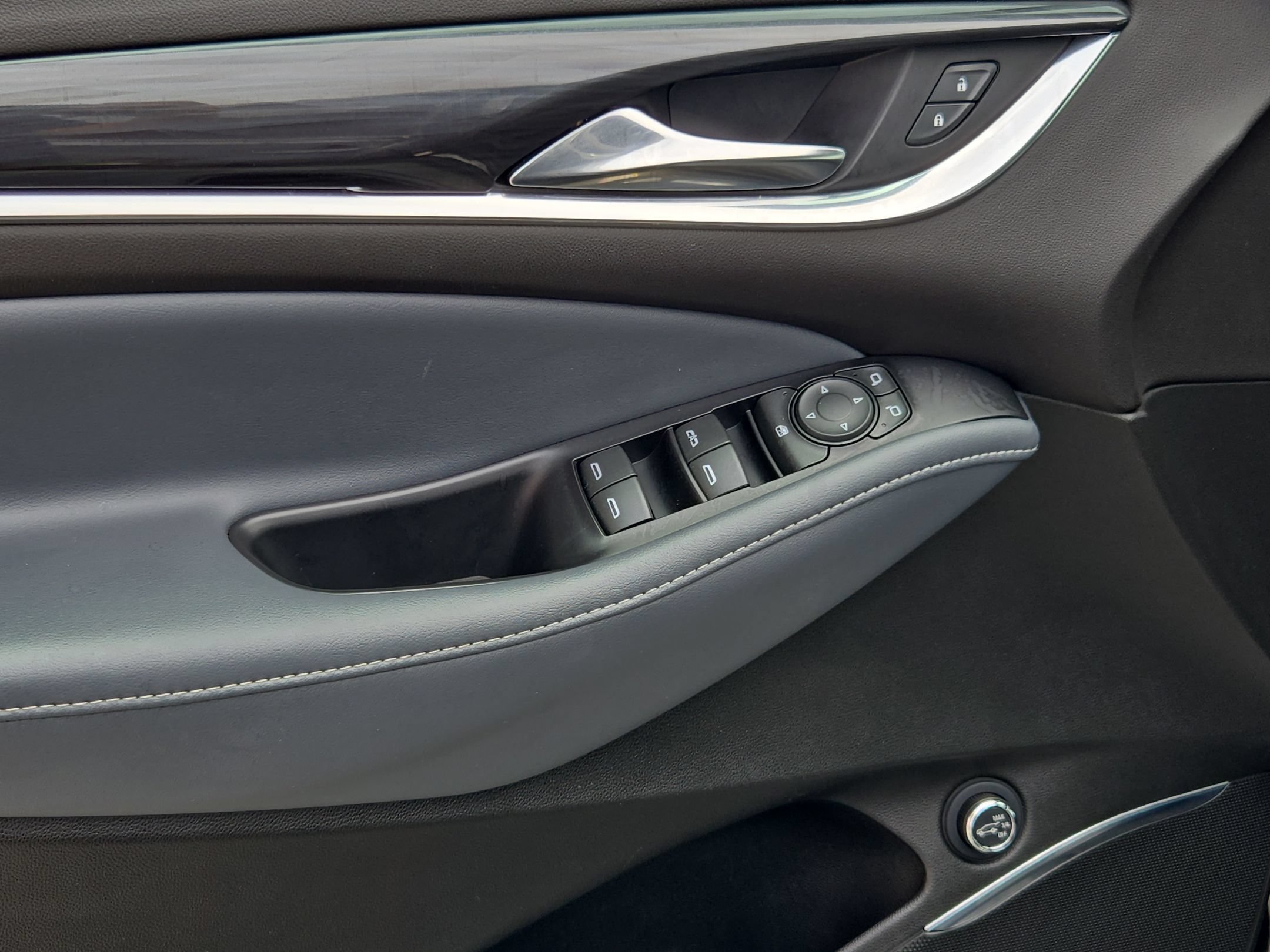 Used 2022 Buick Enclave Essence w/ Experience Buick Package FWD image 21