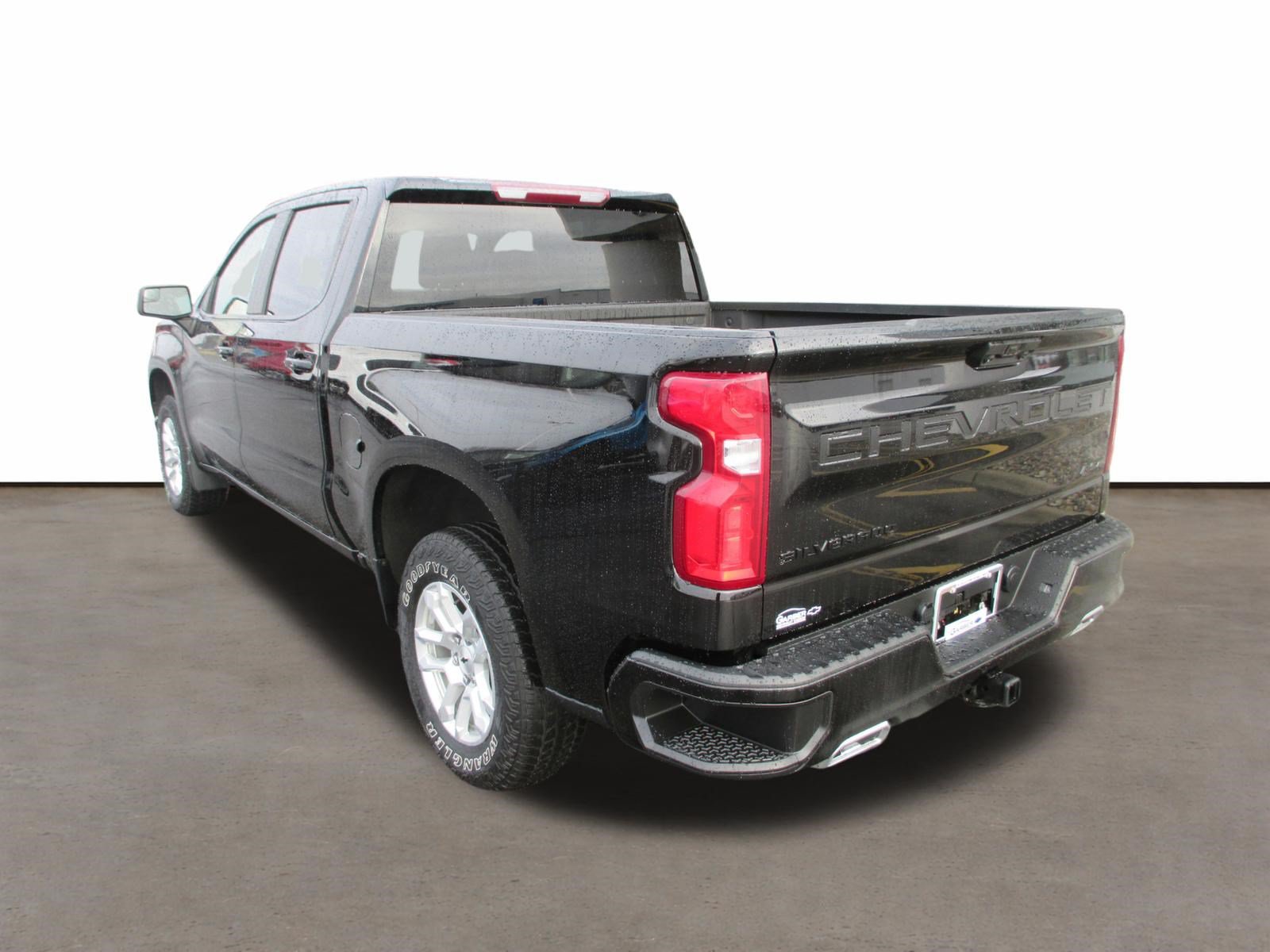 Used 2023 Chevrolet Silverado 1500 RST w/ Z71 Off-Road Package AWD/4WD image 3