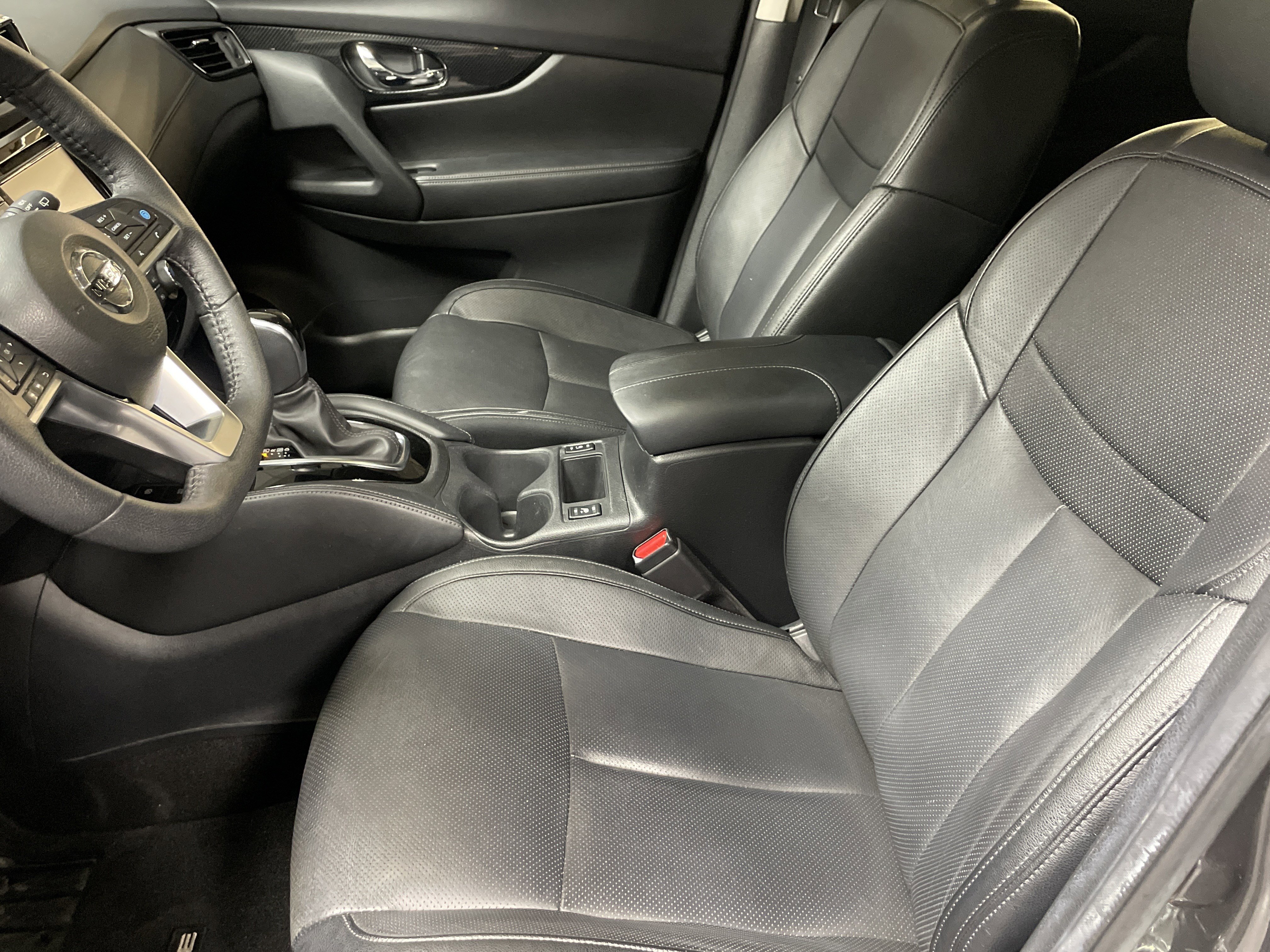 Used 2020 Nissan Rogue SL image 16