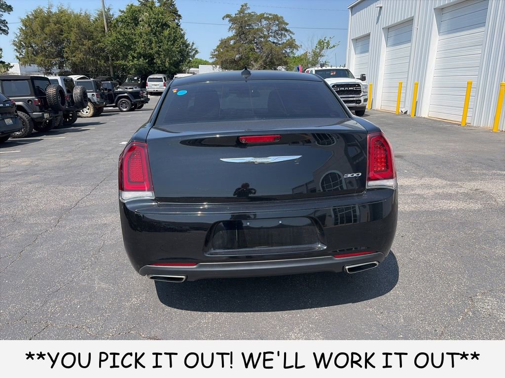 Used 2019 Chrysler 300 Touring w/ Sport Appearance Package RWD image 5