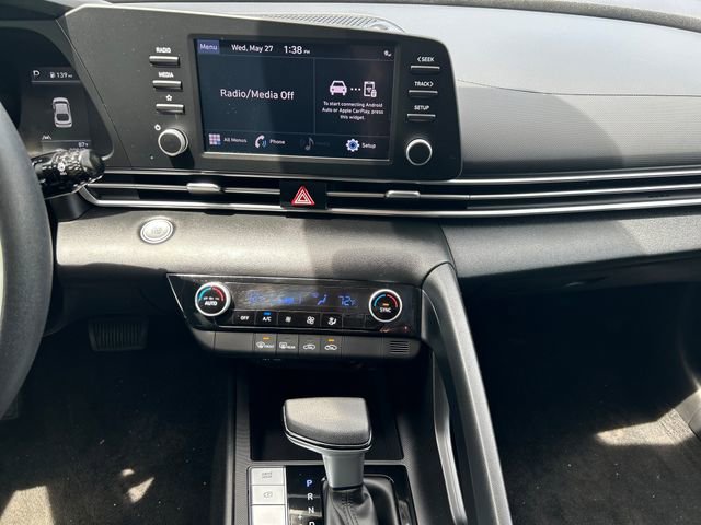 Certified 2022 Hyundai Elantra SEL w/ Preferred Accessory Package FWD image 19