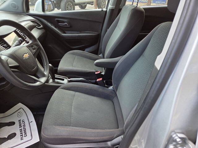 Used 2018 Chevrolet Trax LS FWD image 18