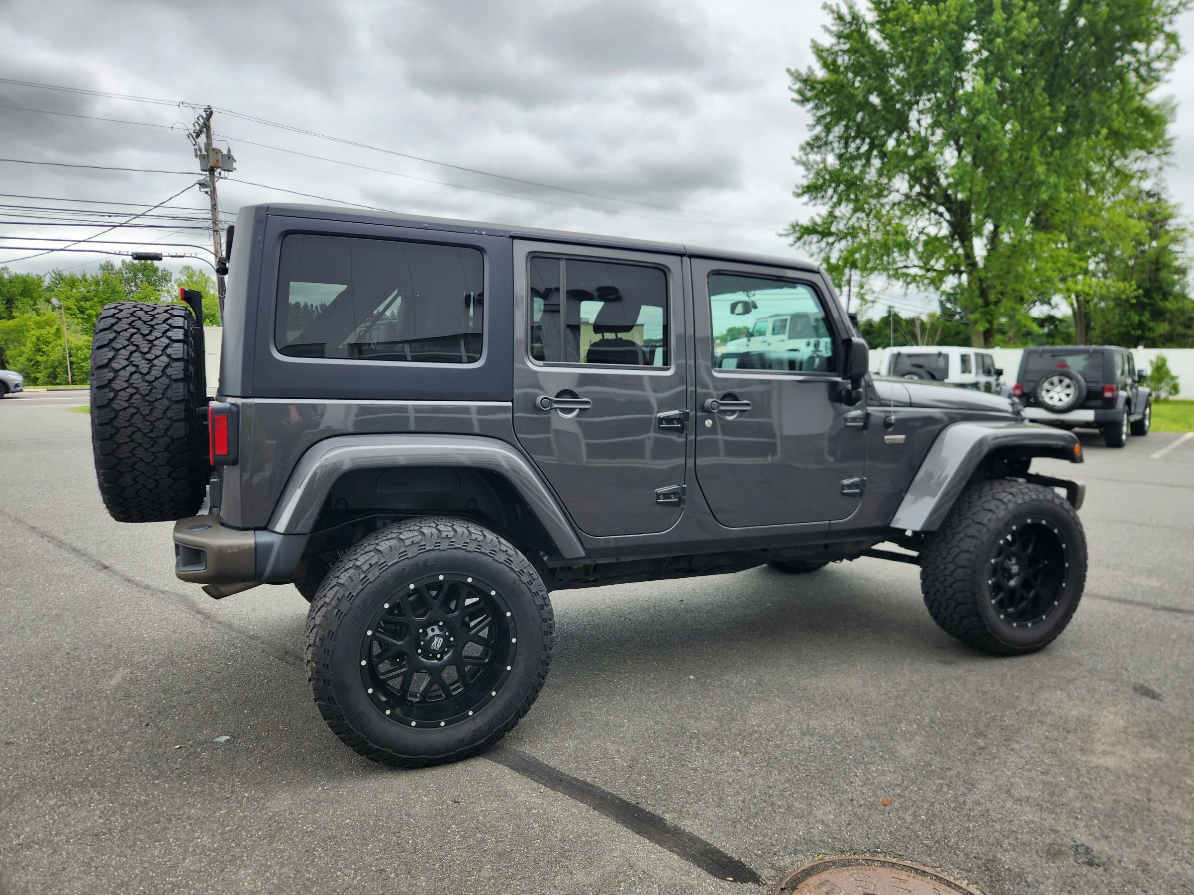 Used 2016 Jeep Wrangler Unlimited Sahara image 15