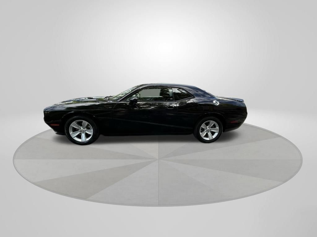 Used 2023 Dodge Challenger SXT image 4