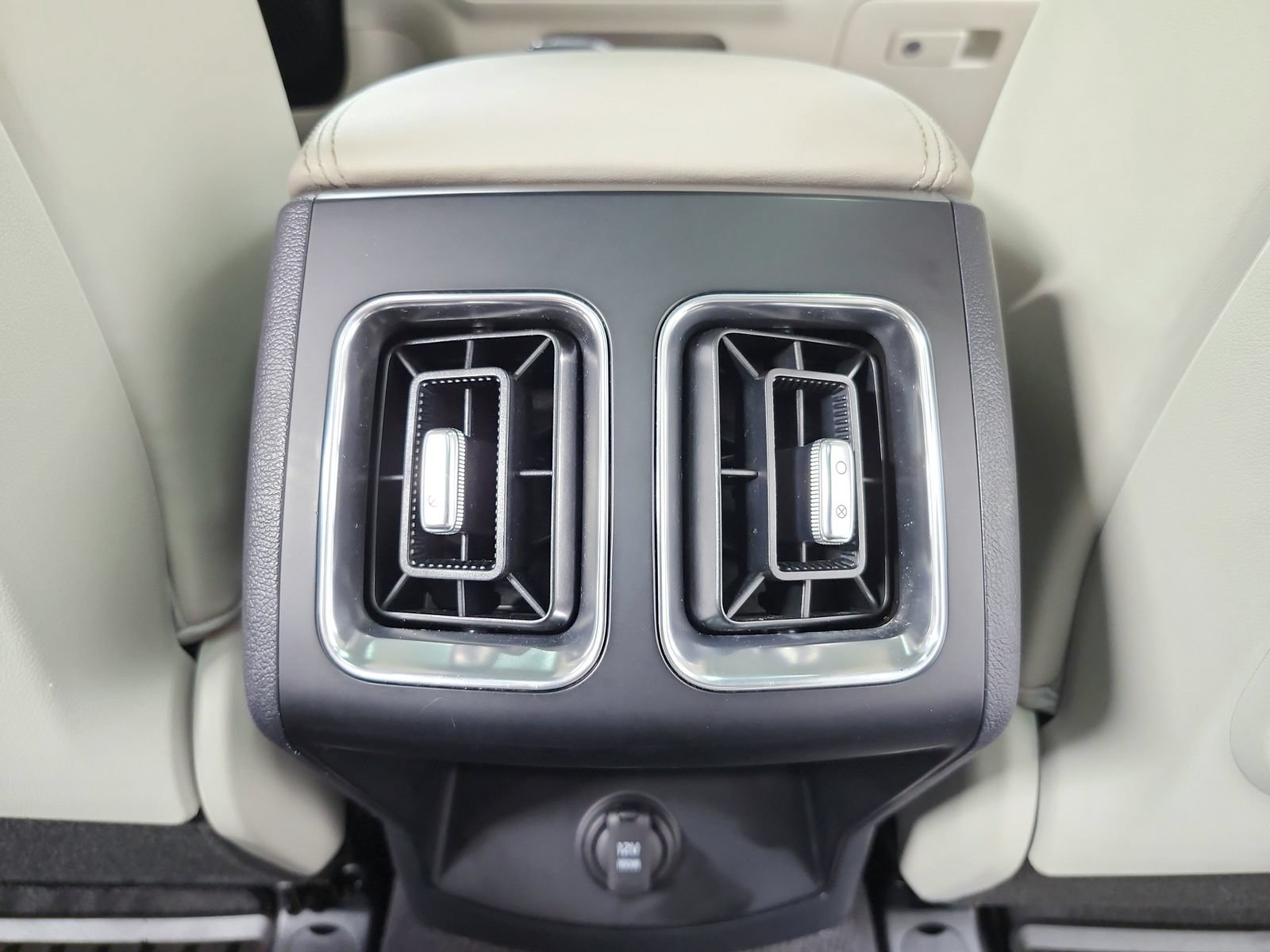 Used 2025 Kia Sorento S w/ Panoramic Sunroof Package FWD image 42