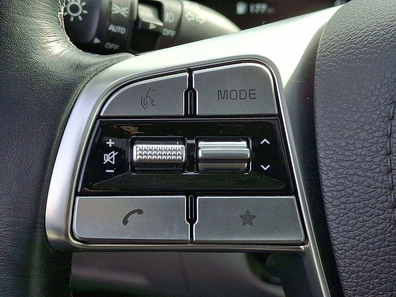 Used 2024 Kia Telluride SX w/ Towing Package image 22