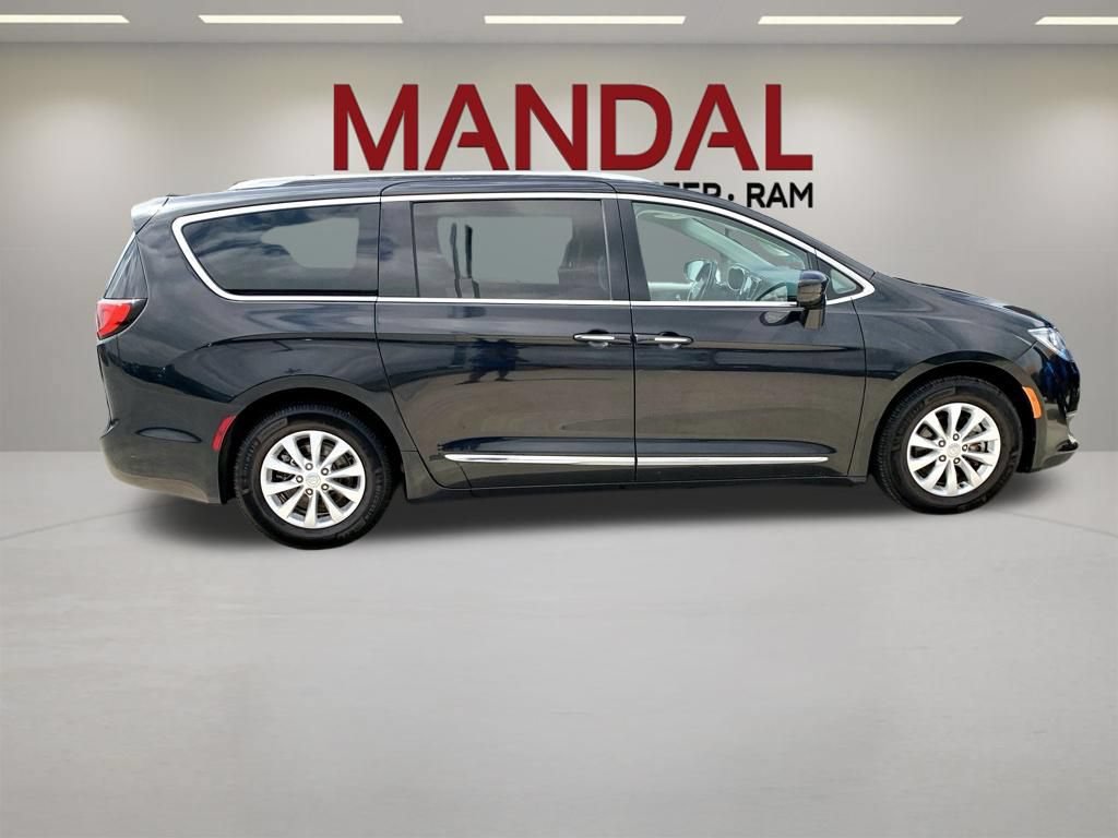 Used 2018 Chrysler Pacifica Touring-L Plus FWD image 4