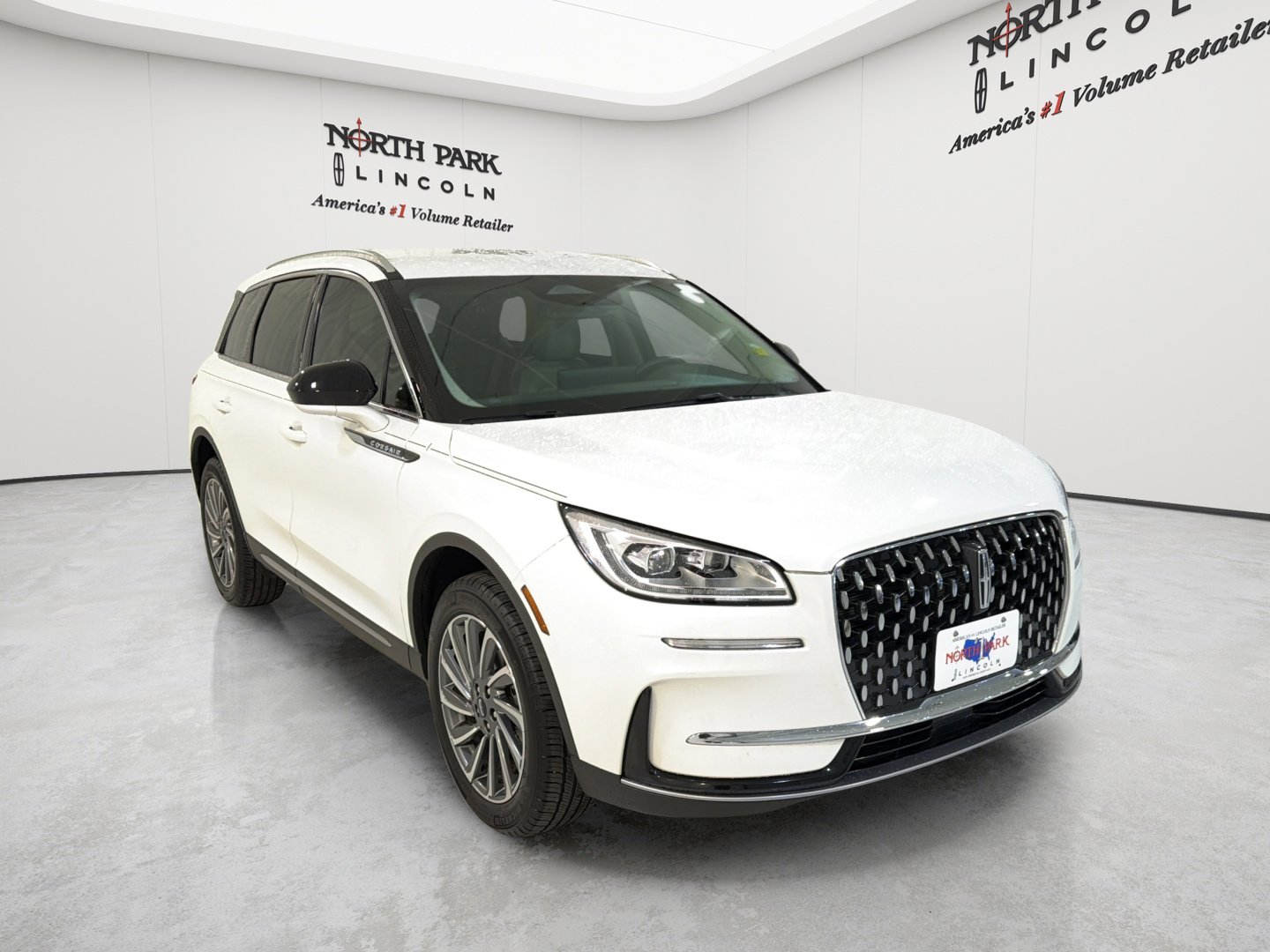 Used 2024 Lincoln Corsair Reserve FWD image 3