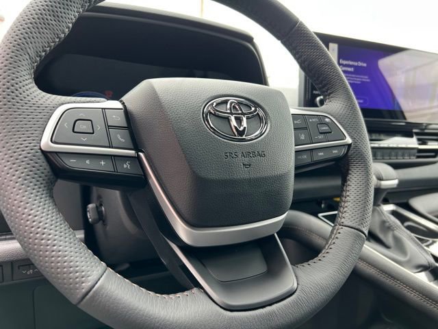 Used 2025 Toyota Sienna Limited image 25