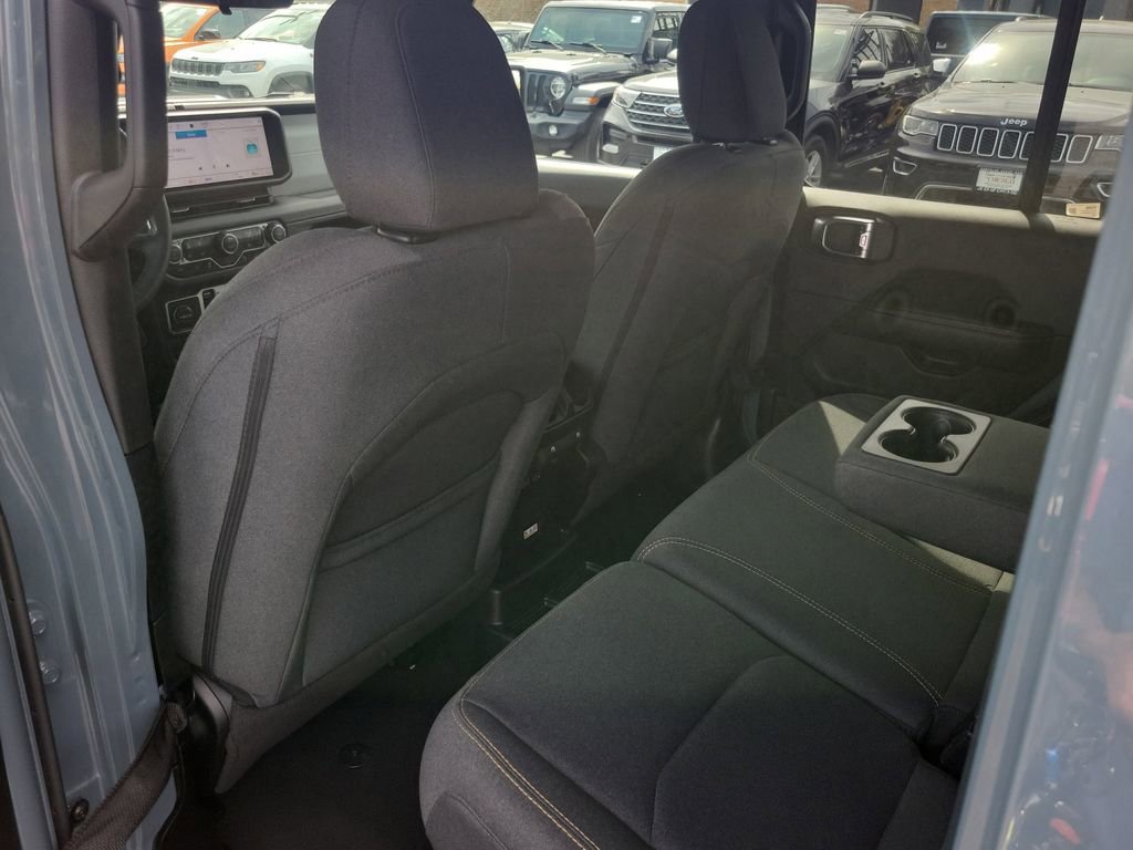 Certified 2025 Jeep Wrangler Unlimited Sahara w/ Safety Group AWD/4WD image 11