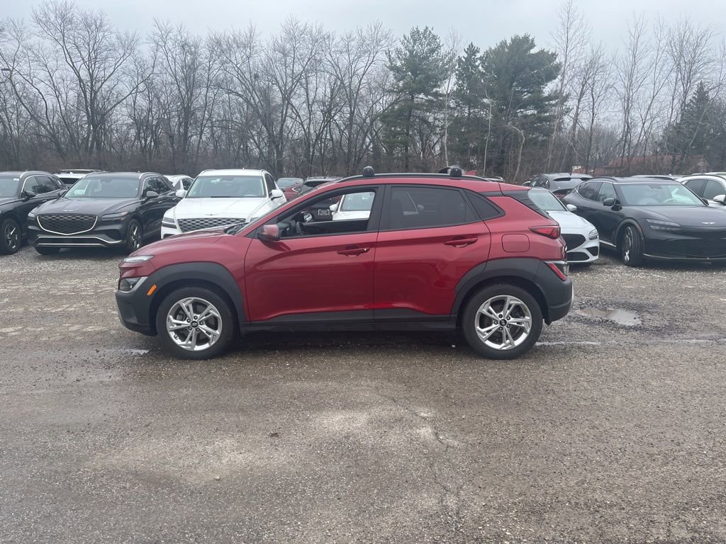Used 2023 Hyundai Kona SEL image 3