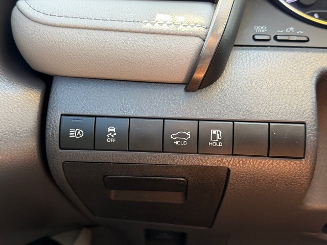 Used 2019 Toyota Camry SE FWD image 28