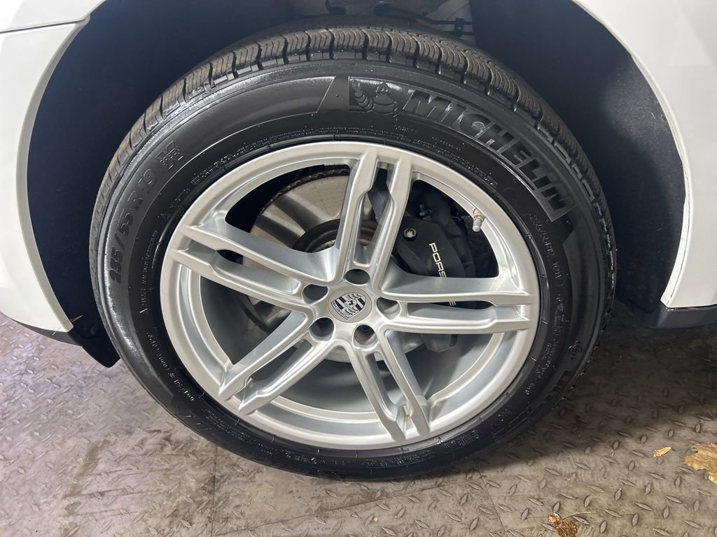 Certified 2025 Porsche Macan image 14