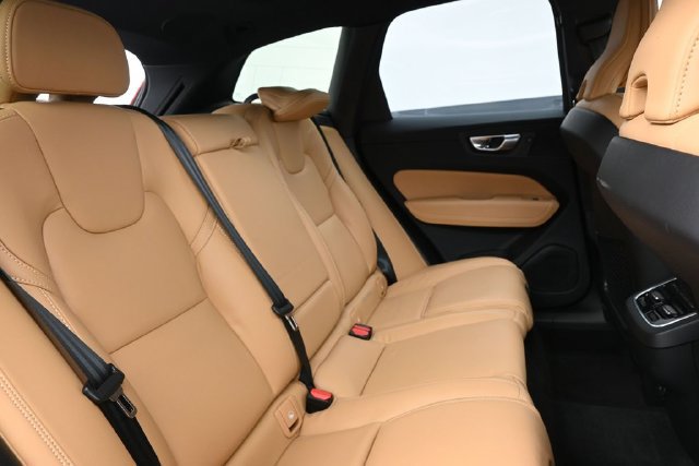 Used 2023 Volvo XC60 B5 Ultimate AWD/4WD image 34