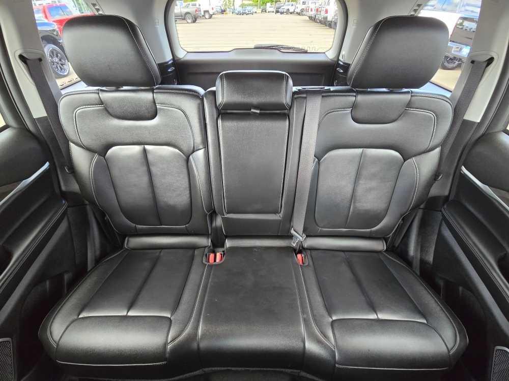 Used 2023 Jeep Grand Cherokee Limited w/ Black Appearance Package AWD/4WD image 17